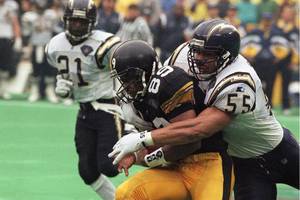 First-year Candidates Seau, Warner, Pace HOF Finalists